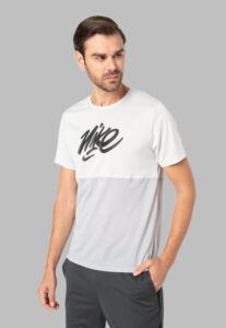 CAMISETA NIKE RUNNING WILD HOMBRE GRIS