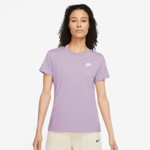 CAMISETA NIKE CLUB TEE MORADO MUJER