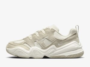 TENIS NIKE MUJER TECH HERA BEIGE