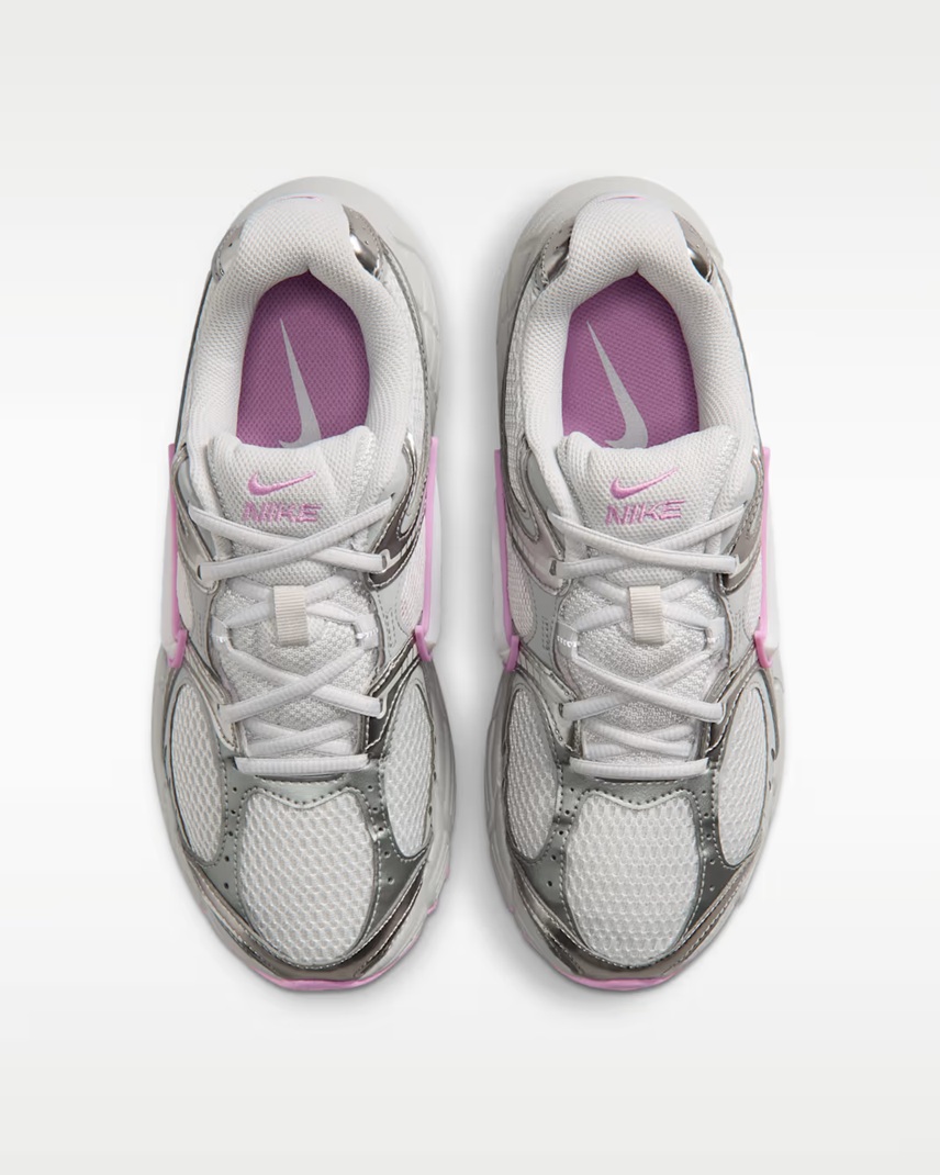 Tenis Nike Mujer V5 RNR Casual HQ7901-009 Gris Rosa - Image 5
