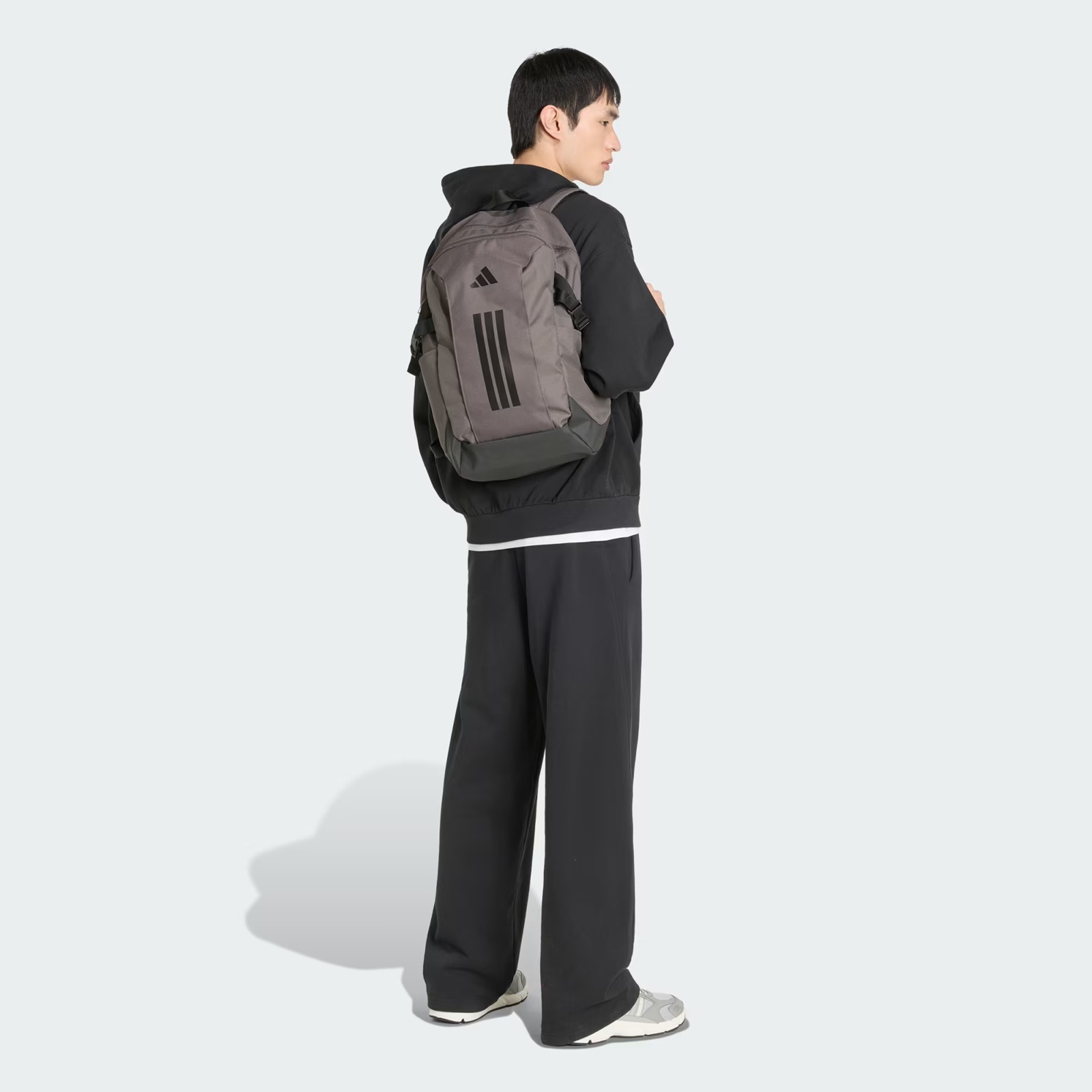 Morral Adidas Unisex APWR Casual KQ6788 Gris - Image 9