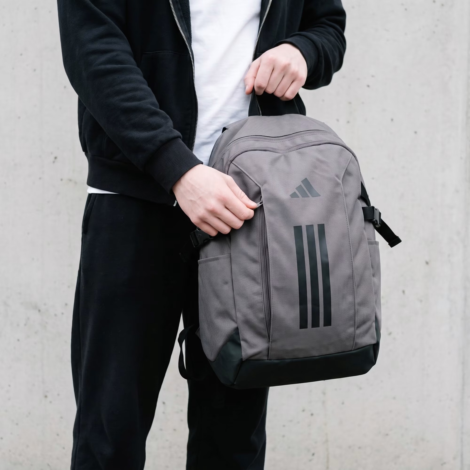 Morral Adidas Unisex APWR Casual KQ6788 Gris - Image 6