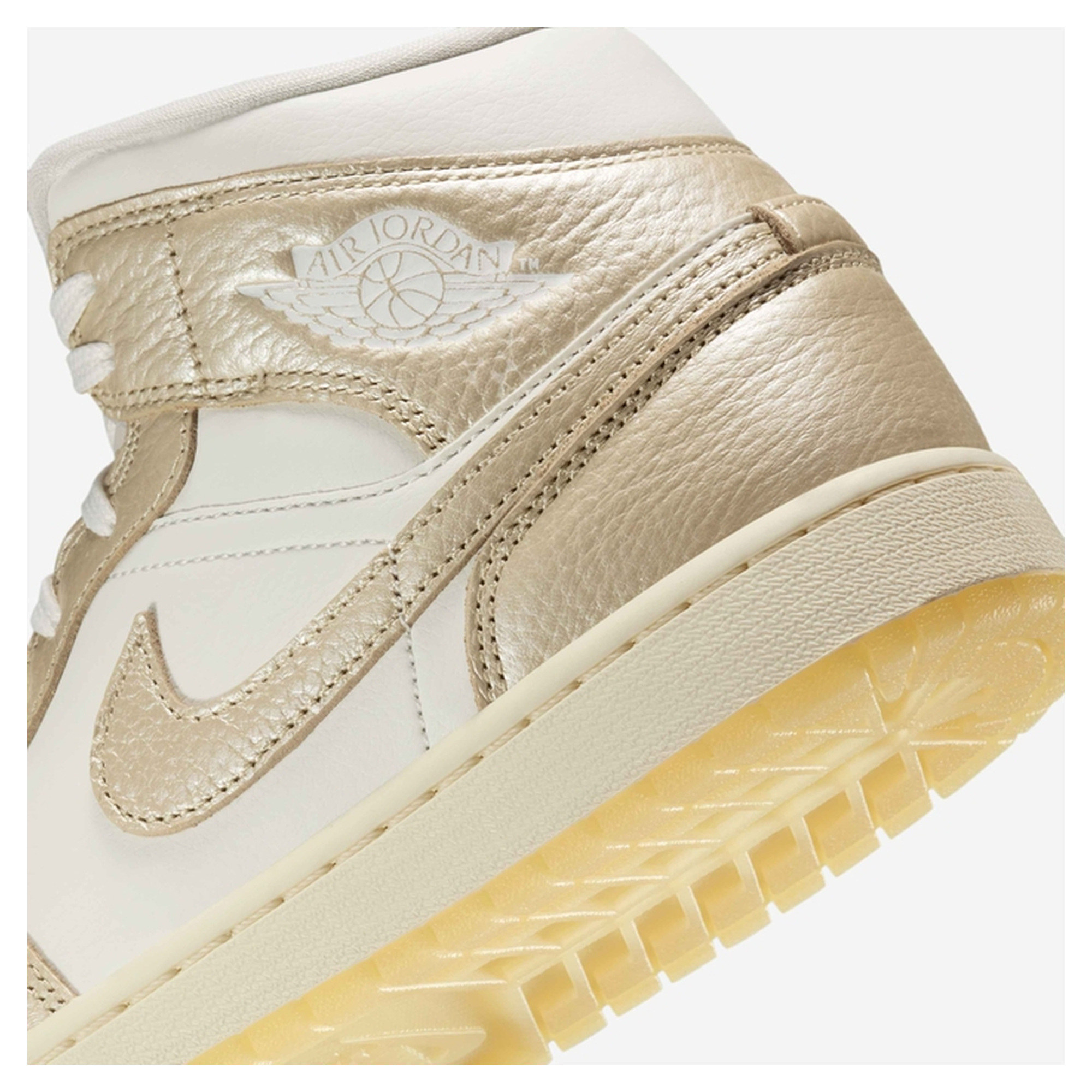 Tenis Jordan Mujer Air 1 Mid SE Casual HV5159-100 Beige - Image 3