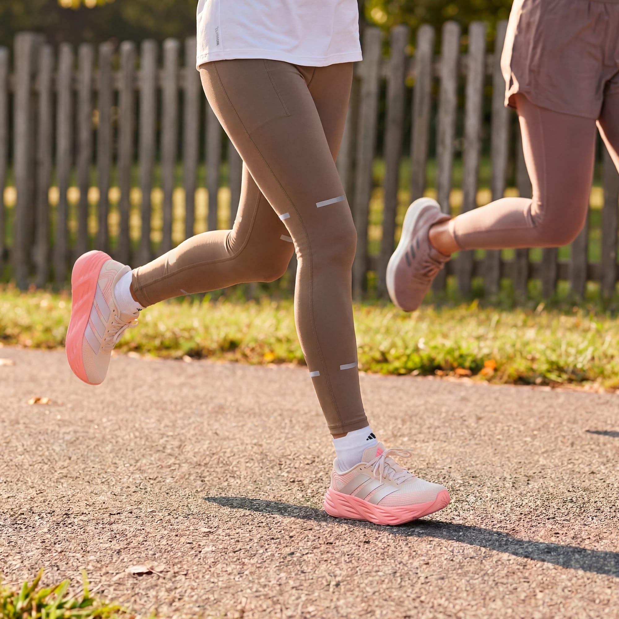 Tenis Adidas Mujer Galaxy 8 Running IH9798 Beige - Image 7
