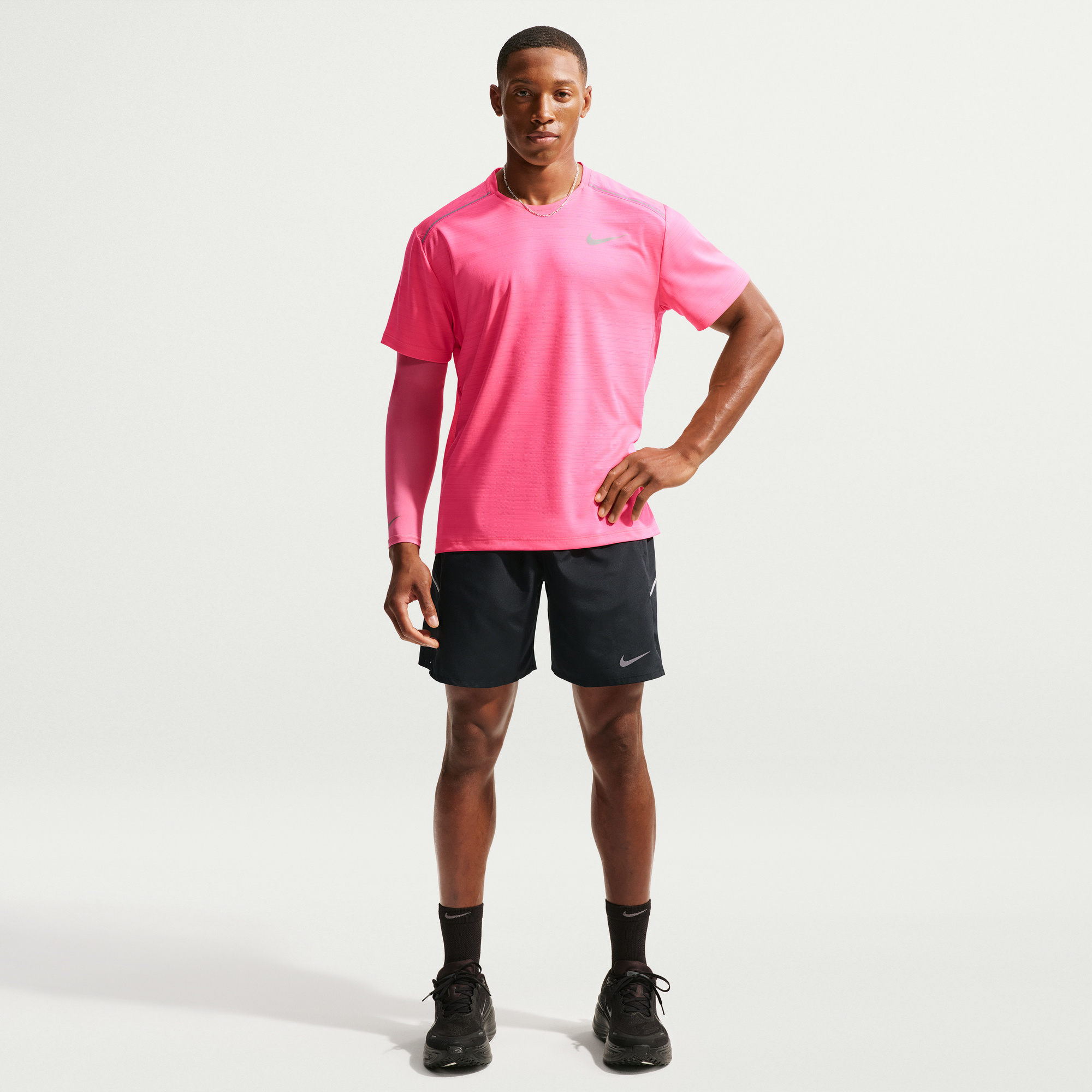 Pantaloneta Nike Hombre Miler Dri-FIT Running IF2056-010 Negro - Image 3