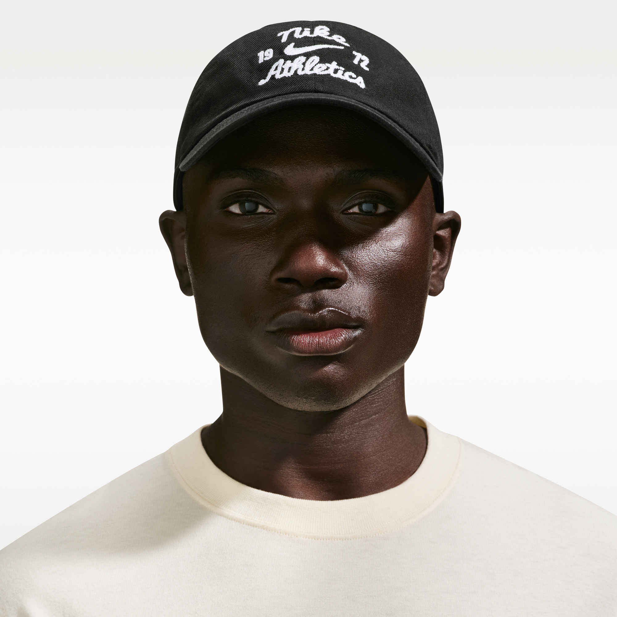 Gorra Nike Club Casual IR0731-010 Negro - Image 5