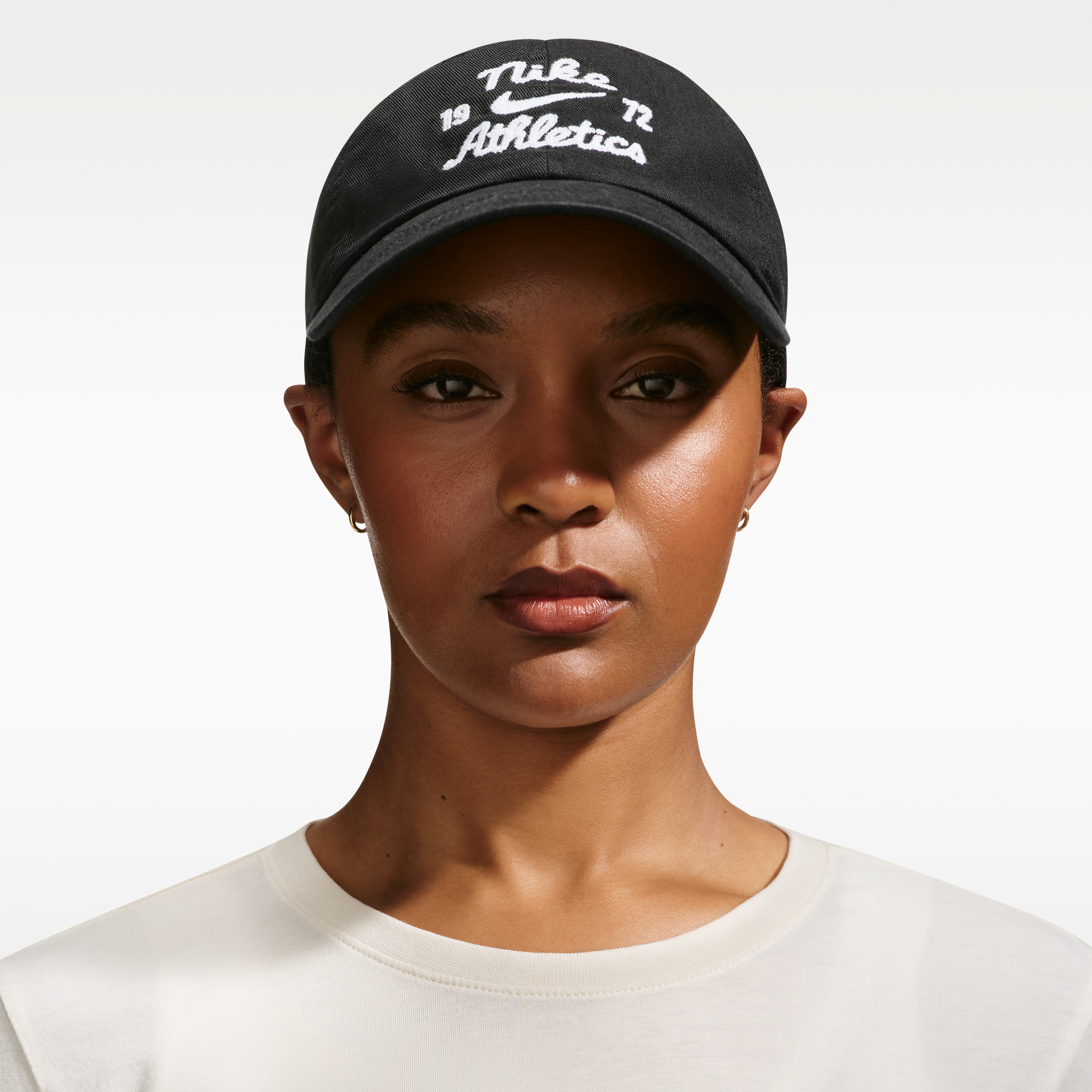 Gorra Nike Club Casual IR0731-010 Negro - Image 2